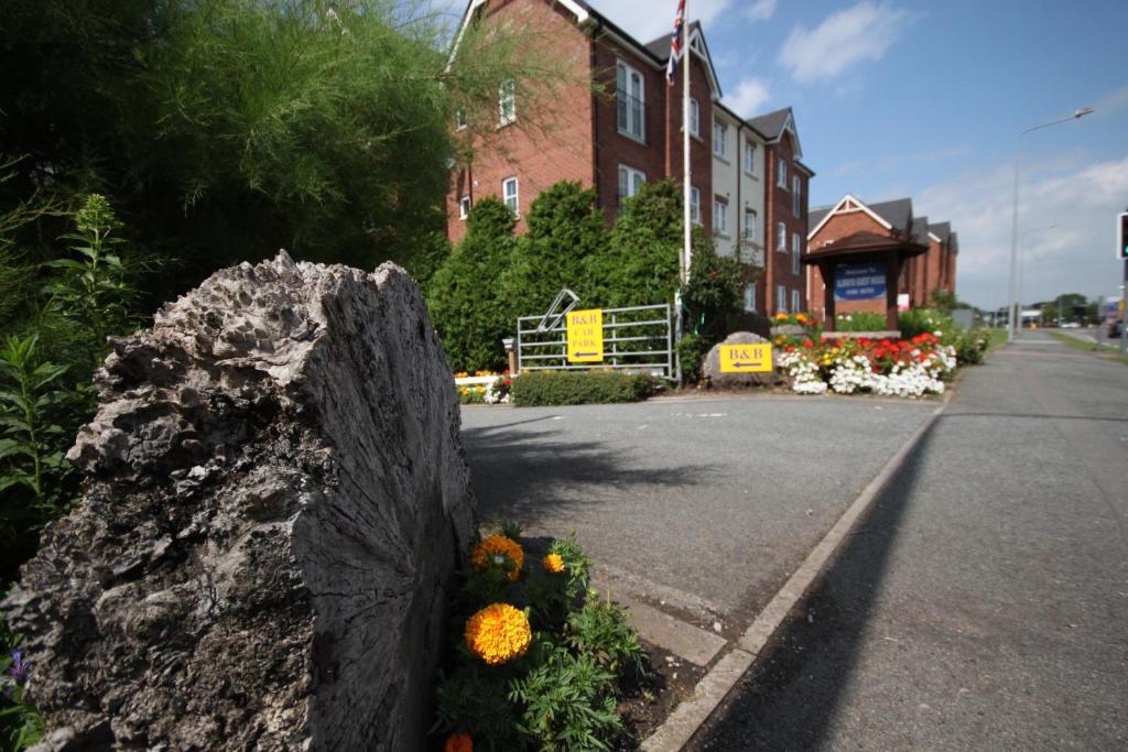 Meadows Way Guest House Uttoxeter Exterior photo